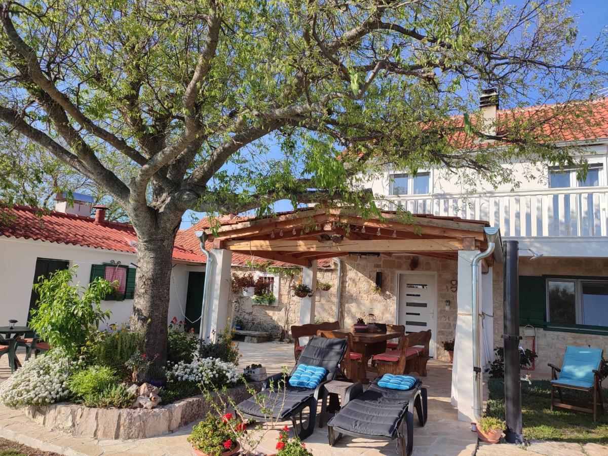 House Kuna Bristane Exterior foto